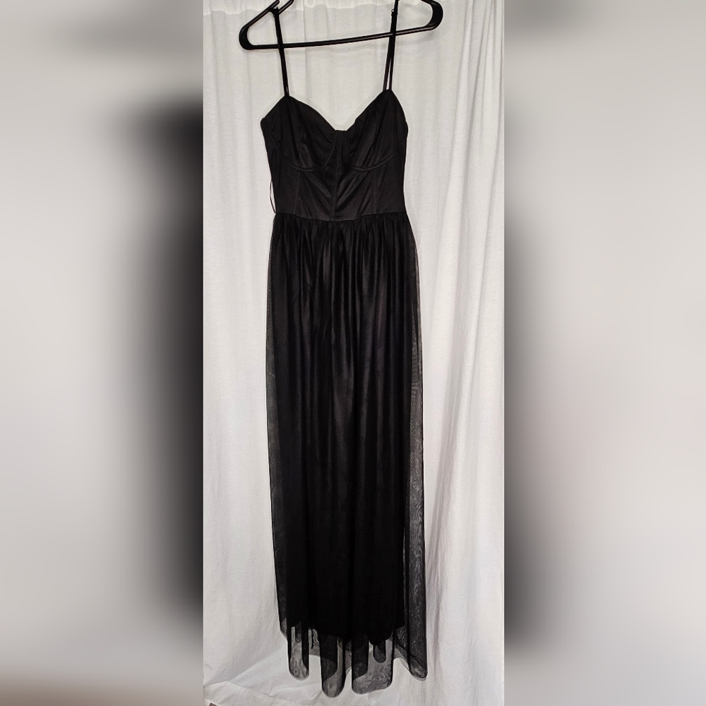 Showpo (NWT) black dress. Size US 8